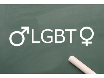 黒板に「LGBT」と書かれた写真