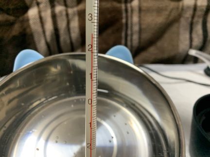 コントローラーmin使用時の水温を計っている写真