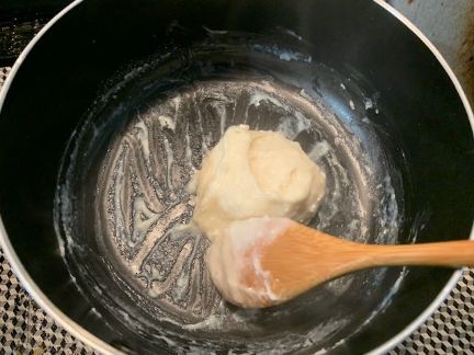 白玉粉と片栗粉を豆乳で混ぜた写真